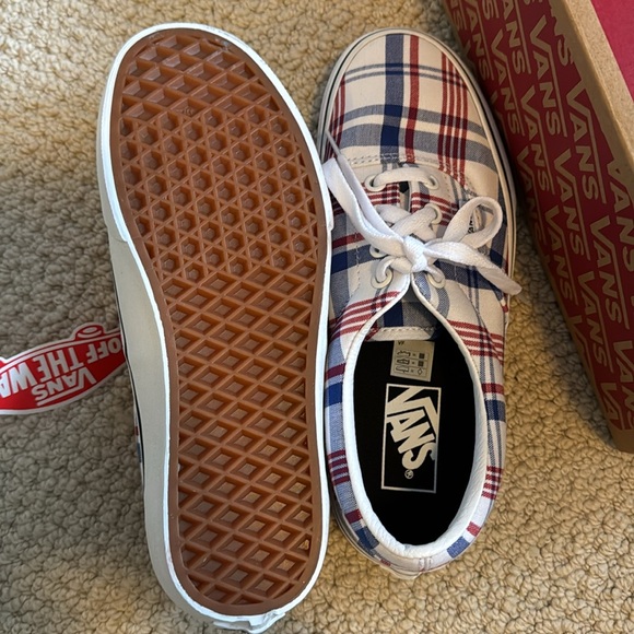 New Vans white with blue and red plaid design with box - Picture 6 of 6